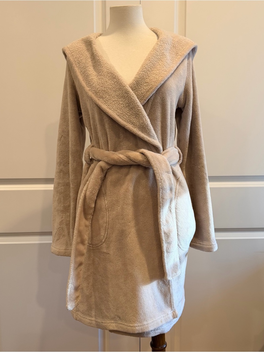 UGG Cozy Hooded Plush Robe in Beige